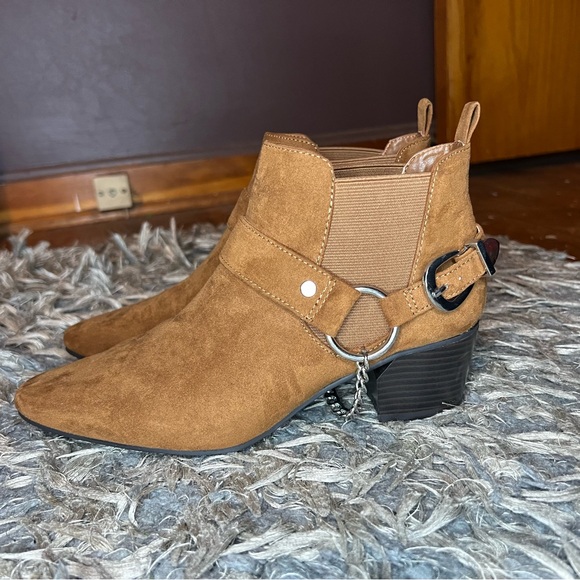 Forever 21 faux suede Chelsea booties - Picture 2 of 10